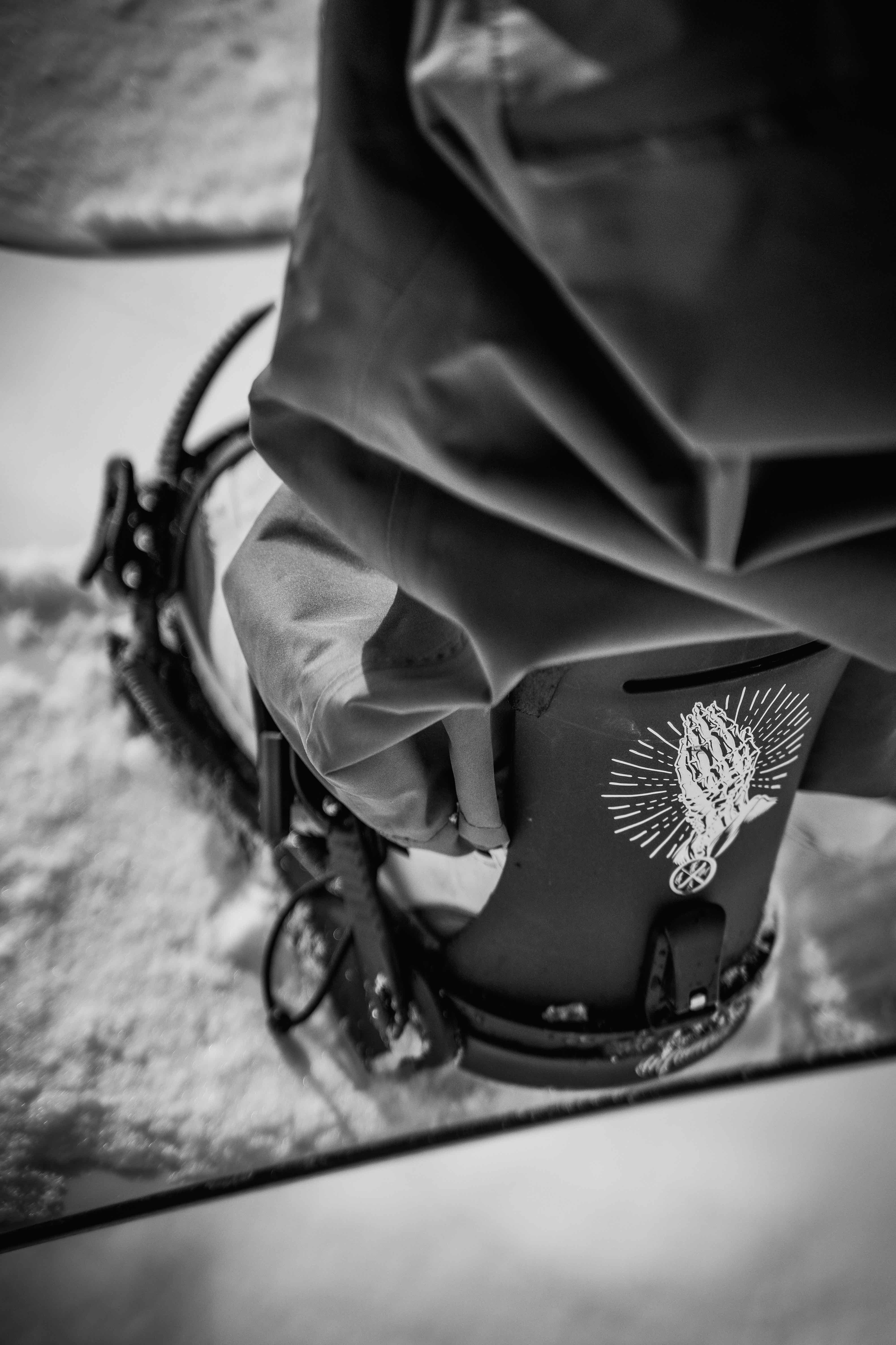 Infamous black binding vue 5